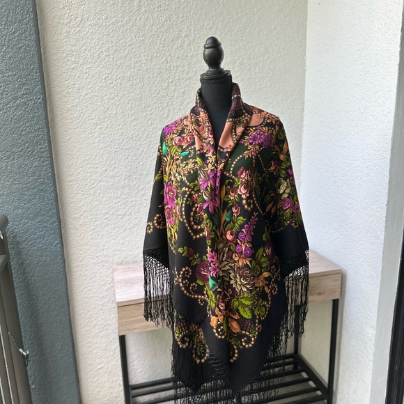 Vintage Pavlovo Posad Wool Shawl with Silk Fringe - Bright Floral Design - Picture 13 of 16